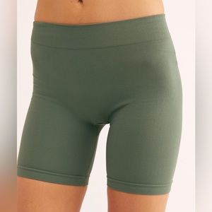 Seamless rib bike short
